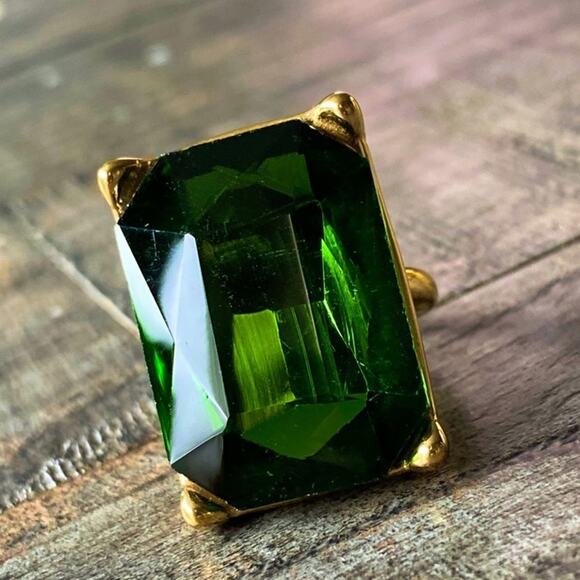 NEW Emerald Green Zirconium Stone Cocktail Ring - Picture 13 of 16